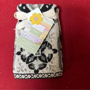 Peri Home 2 Pck Moroccan Tile Pattern Fingertip Towels 11x18”Cotton Black Tan